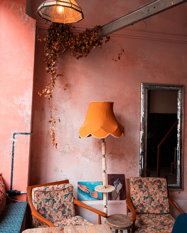 Restauración de muebles antiguos en Eixample, Barcelona